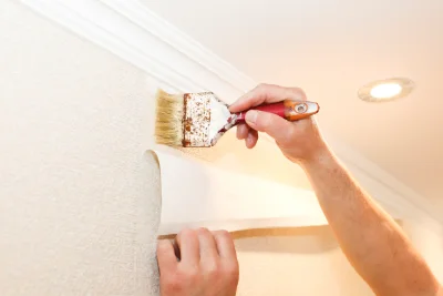 Pose de papier peint à Plougonven — revêtements muraux et toiles de verre